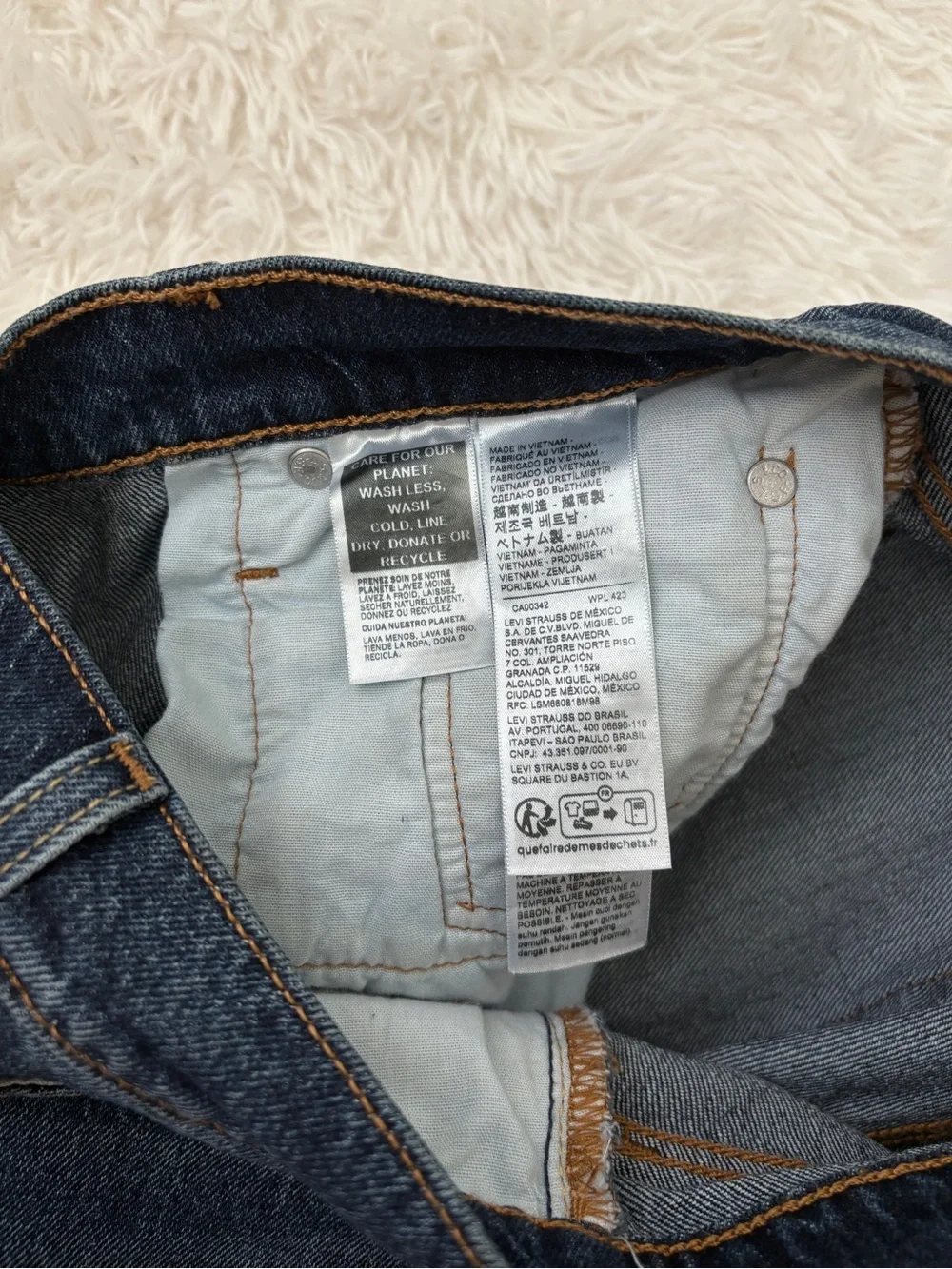 Levi’s Classic 501 Dark Wash Denim Shorts - Women W29